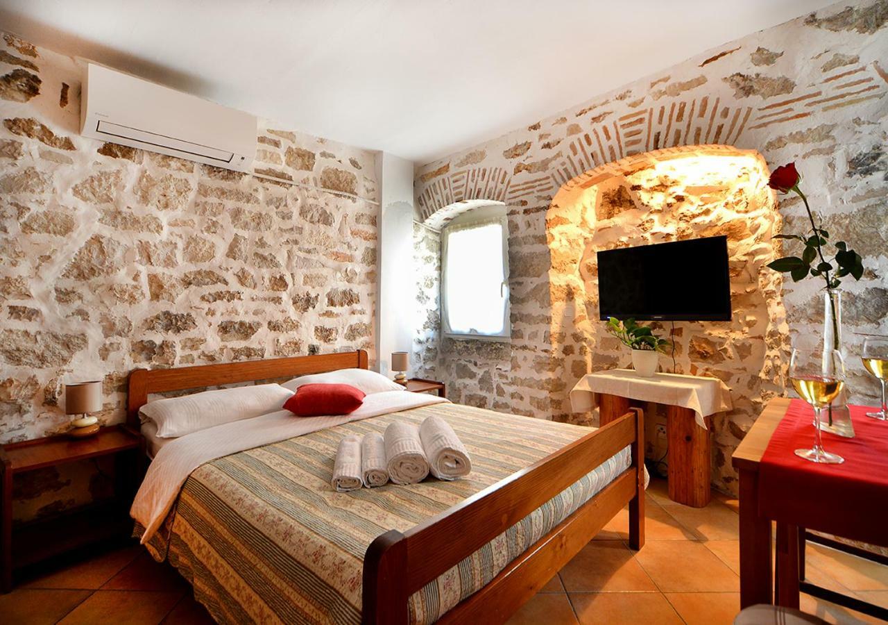 Old Town Vrsar, Apartments Danica & Zoran ภายนอก รูปภาพ